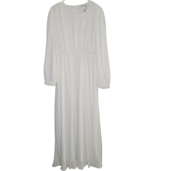 NWT Long Sleeve Full Length White Dress Size Medium - Picture 1 of 5
